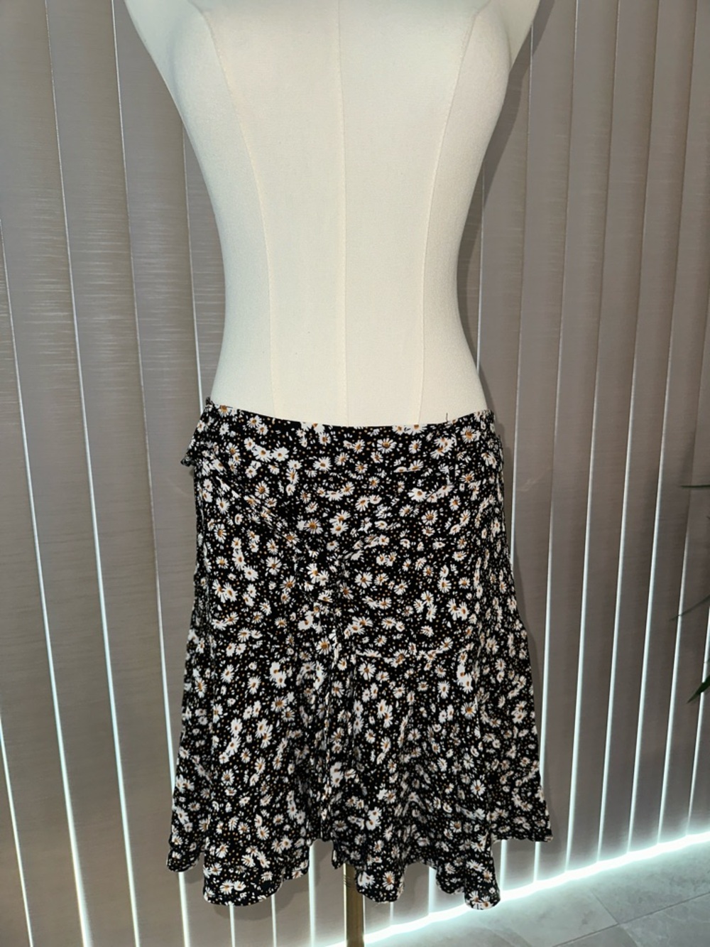 Floral Daisy Black Women’s skirt Lightweight Summer Skirt